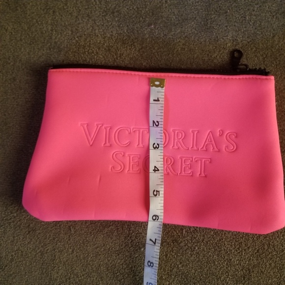 Victoria Secret - Picture 3 of 5